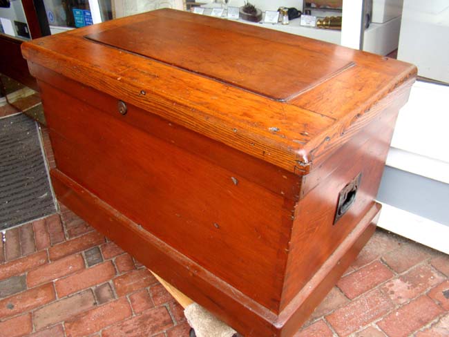 A late 19th century Carpenters tool chest with exotic wood inlays circa 1890 — image 4